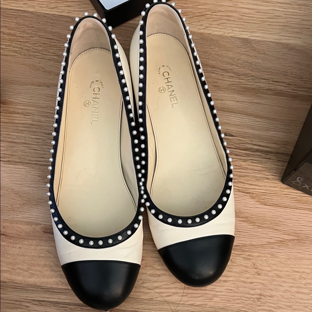 CHANEL Pearl Black Cream Lambskin CC Ballet Cap toe Flats 2016 - Picture 9 of 16